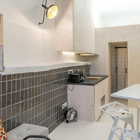 Apartment Mezzanine Near Belvedere De Belleville *